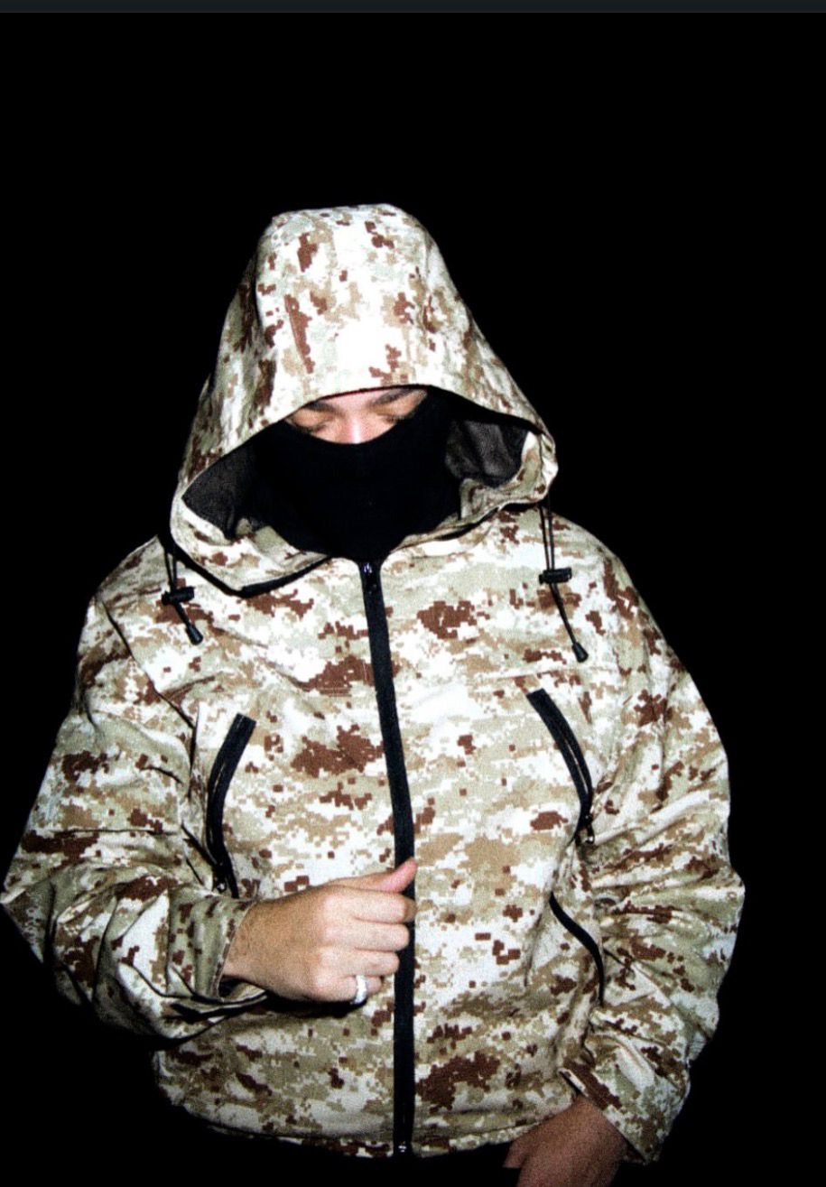 Figura encapuchada — balaclava